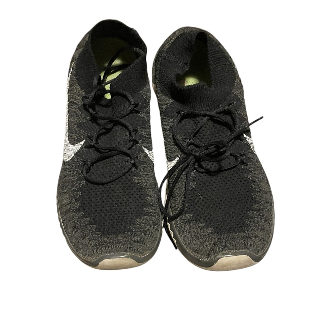 Used Nike Free 3.0 Fly nit shoes small flaw hole in back of one shoe see pic